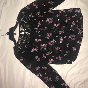 Long sleeve with lace detailing